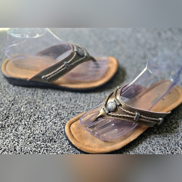 Minnetonka Silverthrone Women Flip Flop Sandals SZ 8 Silver Aztec Tribal Western - Picture 4 of 13